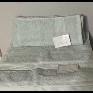 Hotel collection hand towels, NWT